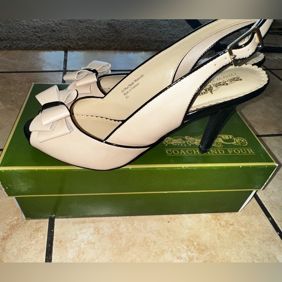 Leather coach and four heels - Picture 4 of 5